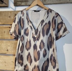 Leopard Print V-Neck Zipper Top